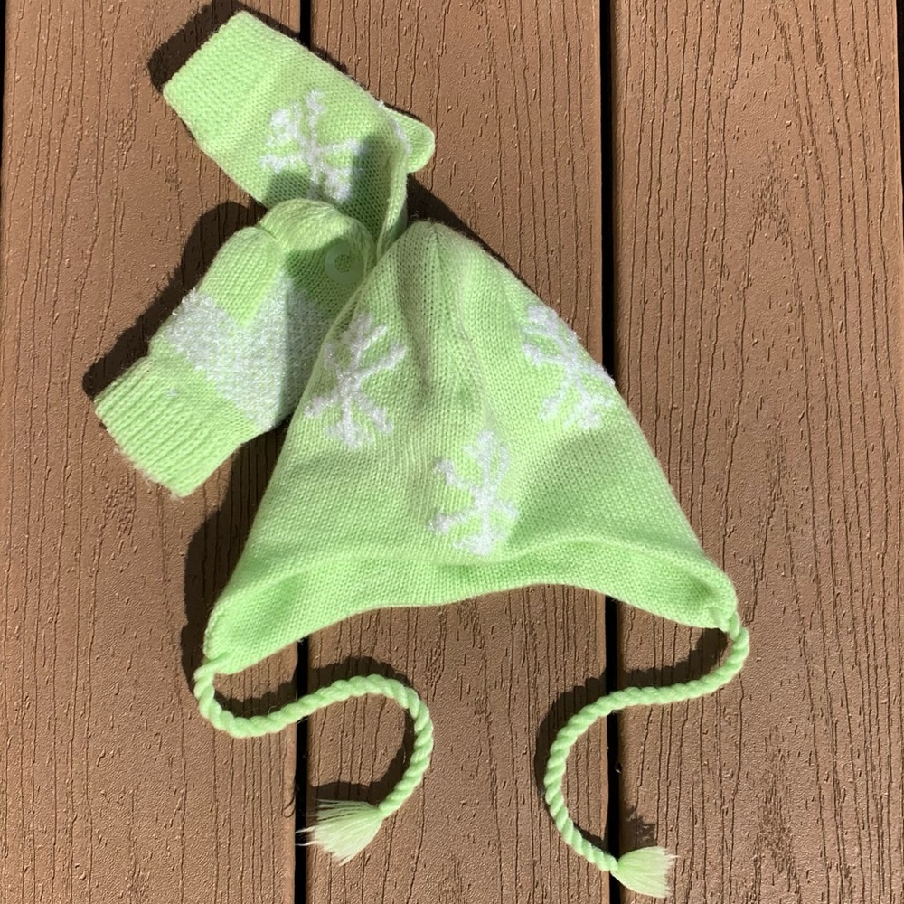 5 for $25 APPLE GREEN KNIT HAT w/EMBROIDERED SNOWFLAKES & MITTENS TODDLER SIZE